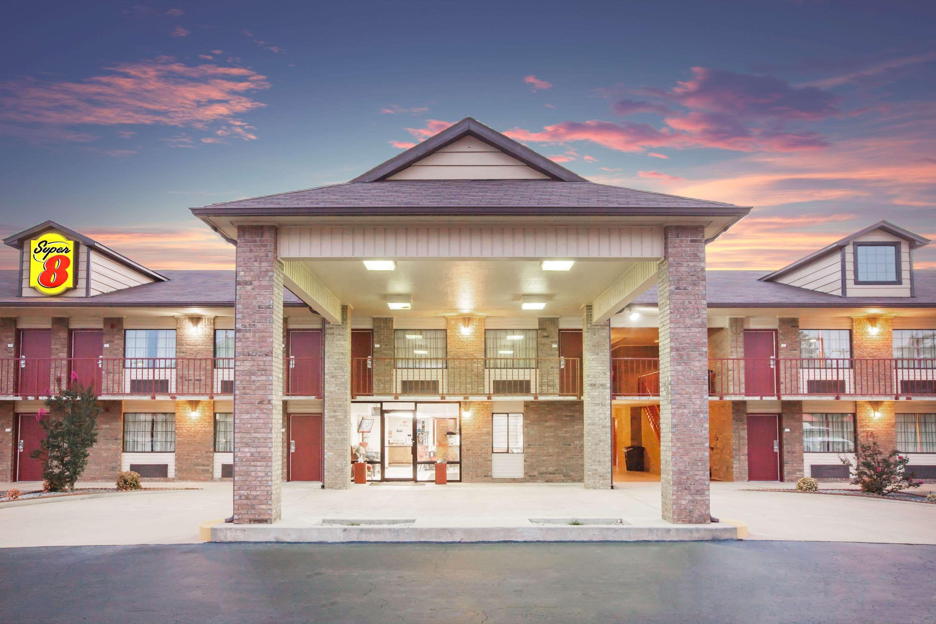 Super 8 By Wyndham Clinton Exterior foto