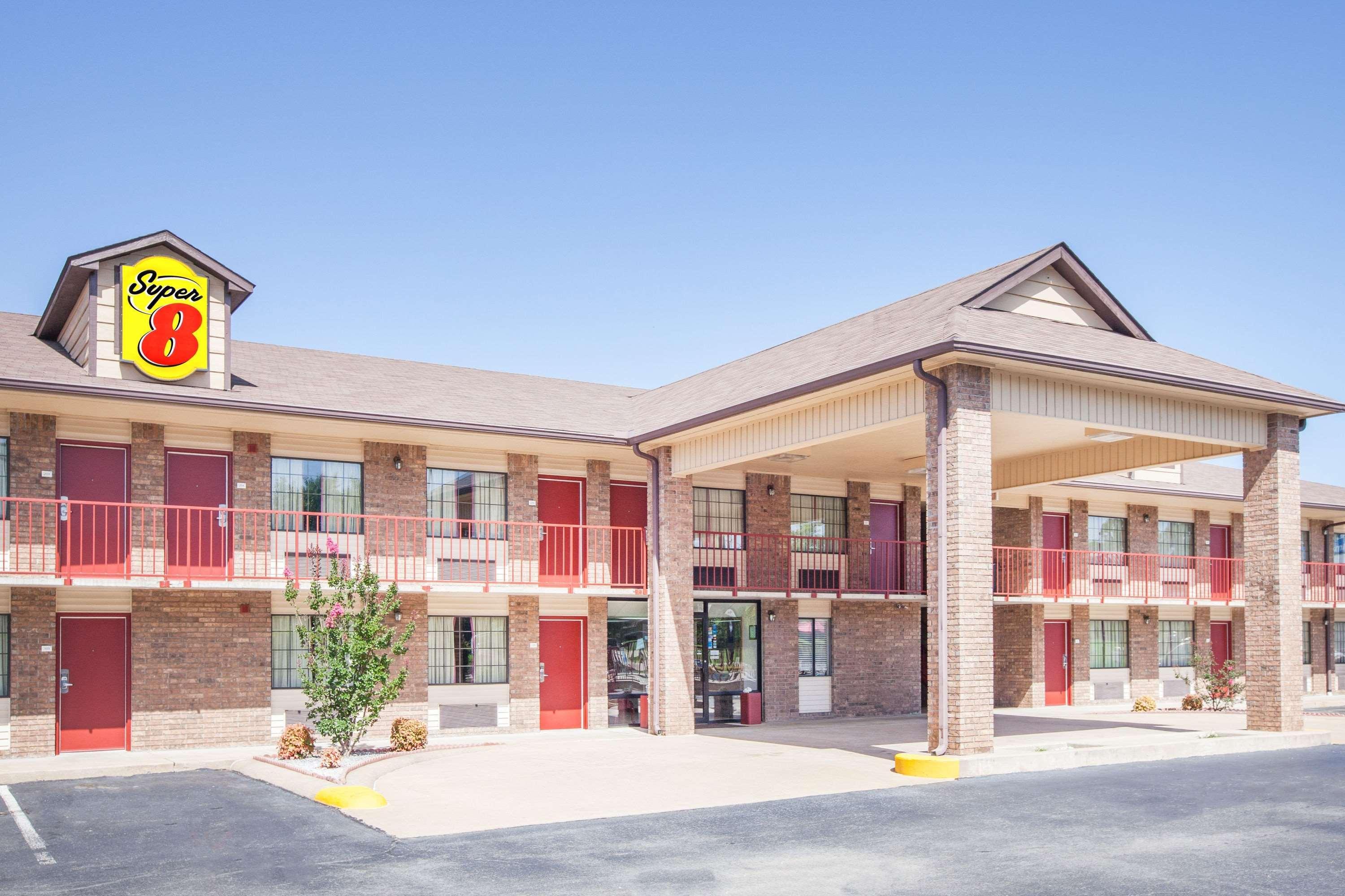 Super 8 By Wyndham Clinton Exterior foto